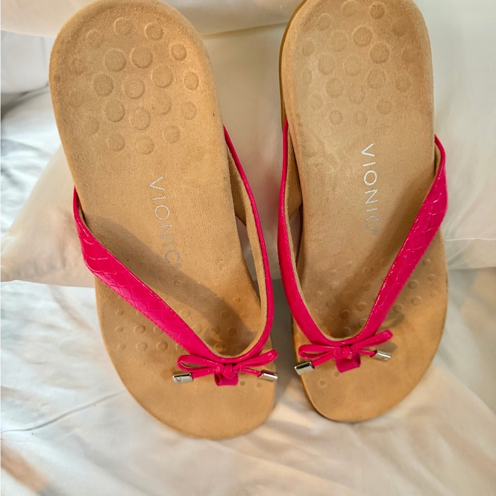 Vionic Bella Hot Pink Thong Sandals with Bow - Picture 2 of 5